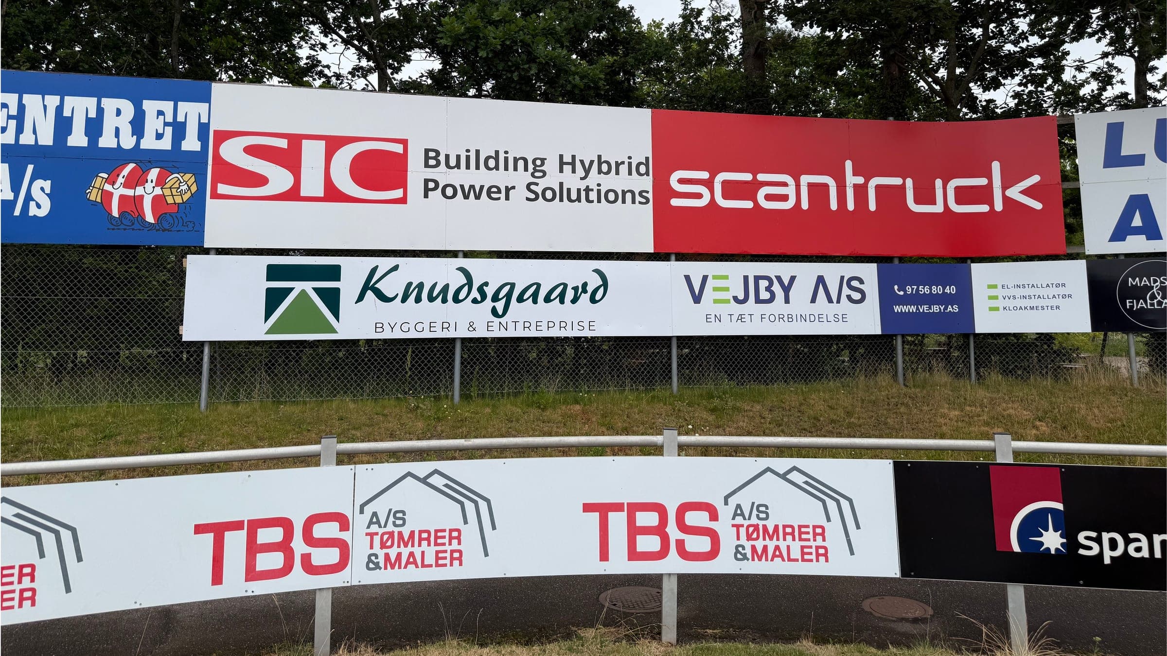 Stadionskilte og halskilte