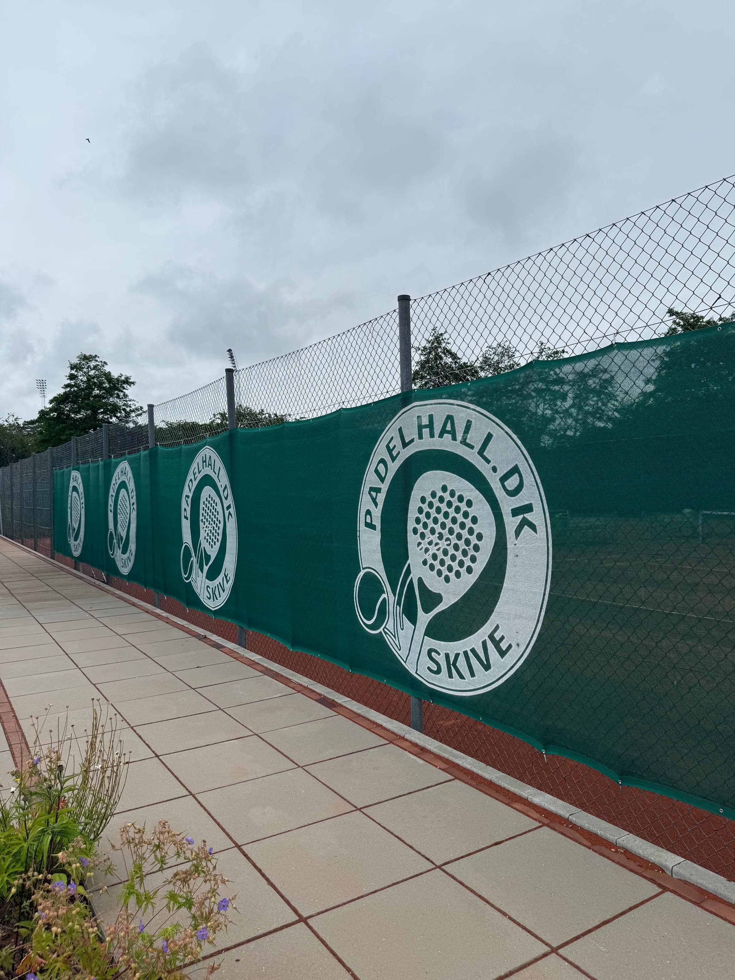 Tennisafskærmning